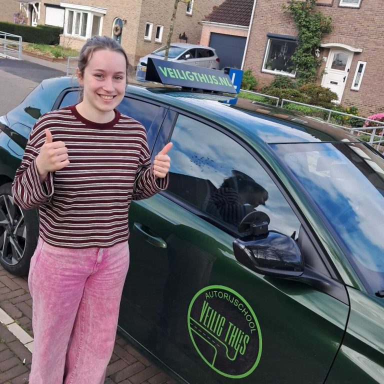 Karlijn Eumellen, geslaagd bij Veilig Thijs